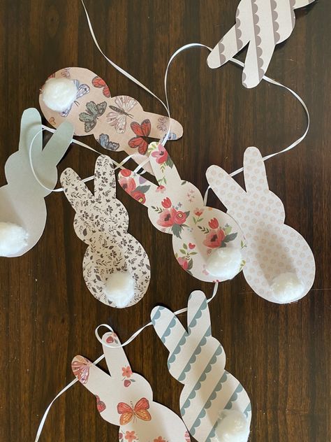 Easter Bunny garland Easter Garland Diy, Easter Bunny Garland, Cute Garland, Diy Easter Bunny, Whimsical Bunny, Bunny Garland, Diy Easter Decor, Christmas Wreath Craft, Snowman Crafts Diy