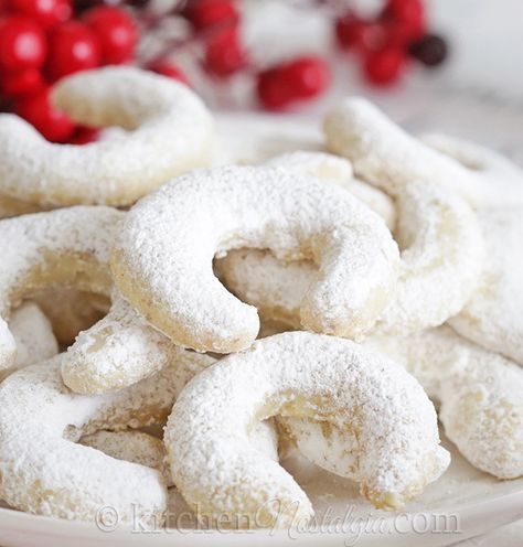 German Vanilla Crescent Cookies - tender melt-in-your-mouth buttery cookies with ground walnuts. Kitchen Nostalgia, Crescent Cookies, Desserts Vegan, Buttery Cookies, Vegan Condiments, Vegan Cookies, Food Processor, Vanilla Flavoring, Christmas Baking