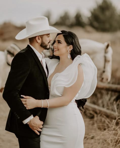 Charro Engagement Photos, Vaquero Groom Outfit, Couple Poses In Western Outfit, Rancho Engagement Photos, Outfits For Outdoor Party, Vaquero Engagement Photos, Pre Wedding Outfit Ideas Western, Pero Anoche Wedding, Engagement Photos Mexican Theme