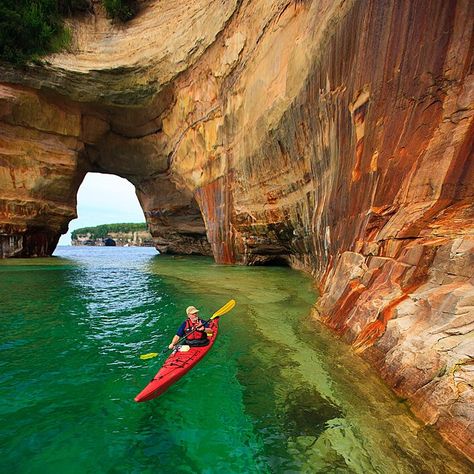 Top Attractions in Michigan's Upper Peninsula Great Lakes Shipwrecks, Hiawatha National Forest, Upper Peninsula Michigan, Pictured Rocks, Pictured Rocks National Lakeshore, Michigan Road Trip, Mackinaw City, Michigan Wolverines Football, Michigan Vacations