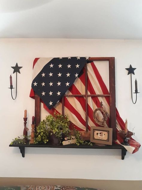 Old American Flag Ideas, Decorating With American Flags, Memorial Day Window Display, American Flag Display Ideas, Americana Office Decor, Vintage Flag Decor, Rustic 4th Of July Decor, Patriotic Bedroom Ideas, Americana Decor Farmhouse Style