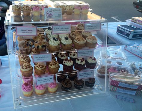 Donut And Cupcake Display, Cake Expo Display, Brownie Pop Up Stall, Dessert Sale Display, Cupcake Sale Display, Pop Up Shop Table Display Ideas For Food, Pop Up Cupcake Shop, Cupcake Vendor Display, Cupcake Stall Display Ideas