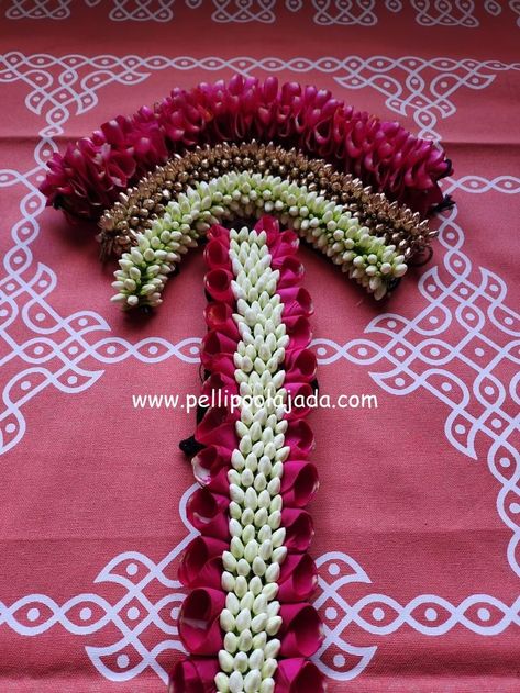 Order Fresh flower poolajada, bridal accessories from our local branches present over SouthIndia, Mumbai, Delhi and USA.• Fresh and artificial flower poolajadalu• Flower jewellery for mehendi • Kobbari bondam• Fresh flower garlands • Cloth and Floral Addutera • Flower based gifts for events #SouthIndianbride #southAsianbride #hindubride #telugubride #bridesofindia #bridalinspo #bridalinspiration #weddingaccessories #bridetobe #Pellipoolajada #poolajada #floraldesign #Bridalhairflowers Pola Jada For Bride, Moggina Jade Brides, Poola Jada Brides Fresh Flowers, Pulla Jada For Bride, Floral Hairstyle, Flower Garland Diy, Poola Jada, Fresh Flower Jewelry, Bridal Hair Decorations