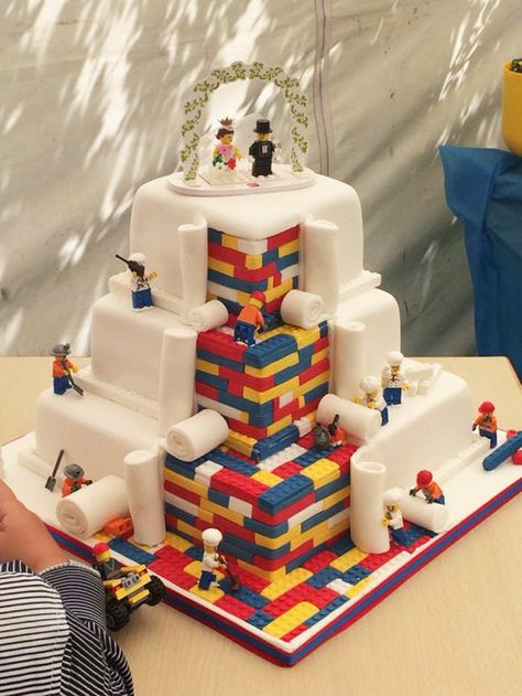 Lego Torte, Lego Themed Cake, Lego Wedding Cakes, Tårta Design, Torte Creative, Lego Wedding, Torte Cupcake, Lego Cake, Themed Wedding Cakes