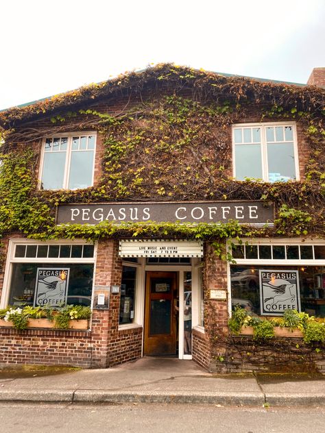 Countryside Coffee Shop, Cottagecore Cafe Exterior, Small Town Cafe Aesthetic, Small Town Bookstore Aesthetic, Small Town Coffee Shop Aesthetic, Seaside Bookstore, Cottagecore Coffee Shop, Cute Cafe Exterior, Cottagecore Bakery