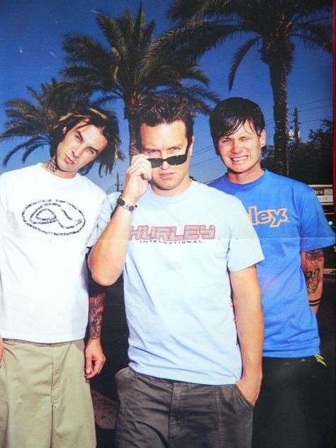 Blink 182 Wallpaper, Blink 182 Poster, Man Overboard, Punk 90s, Skate Punk, Pop Punk Bands, Tom Delonge, Punk Aesthetic, Blink 182