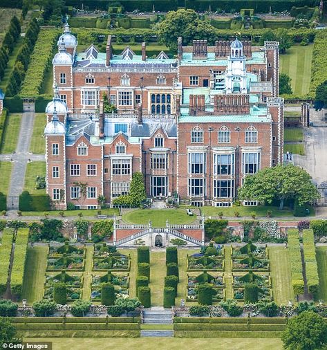 English Manor Houses Country Estate, Elizabethan Architecture, English Manor Houses Interior, Tredegar House, English Estates, Manor House Interior, Uk Houses, Hatfield House, Country Manor House