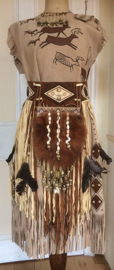 Paleolithic dress with ceremonial fringed belt and fox fur shamanic pouch. Conjectural reconstruction. Primitive Fashion, Caveman Aesthetic, Prehistoric Clothing, Paleolithic Clothing, Animal Hide Clothing, Study Outfit, Paleolithic Period, Art Inspired Fashion, Animal Hide