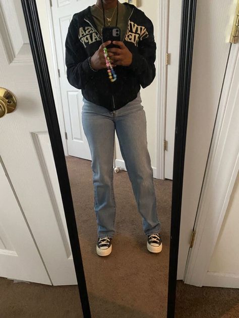 Girl Baggy Outfits, Converse Outfit Black Women, Converse Outfit Black, How To Style Converse, Birks Outfit, Tomboyish Outfits, Baggy Outfits, Baggy Outfit Ideas, Outfit Black Women