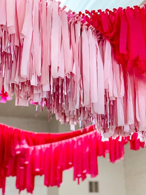 Valentines Streamer Decorations, Streamer Ceiling, Ceiling Garland, Pink Streamers, Elvis Birthday Party, Ceiling Streamers, Wedding Streamers, Galentines Brunch, Shaadi Decor