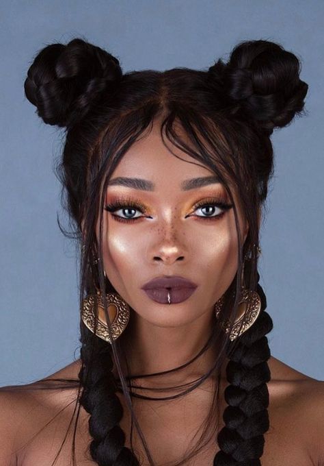 Cute sophisticated ways to create space buns or double buns Nyane Lebajoa, Corp Perfect, Double Buns, Smiley Piercing, Smink Inspiration, Makijaż Smokey Eye, Hair Reference, Grunge Hair, Burning Man