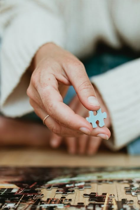 Puzzle Photoshoot, Female Psychologist Aesthetic, Puzzle Photography, Puzzle Photo, Challenges Activities, Branding Photoshoot Inspiration, Personal Branding Photoshoot, Business Portrait, Puzzle Piece