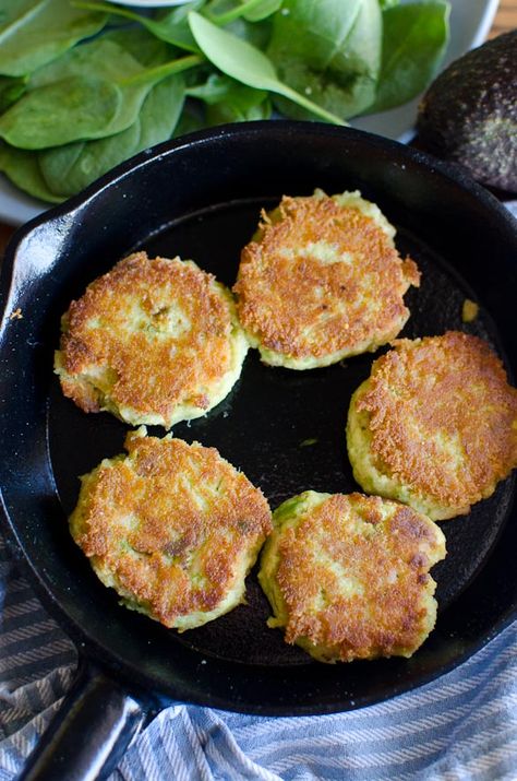 Turn your can of tuna into a meal with these pan-fried Avocado Tuna Patties. Only 4 ingredients and Whole30 approved! Crispy on the outside, these simple Avocado Tuna Patties are a tasty healthy lunch option. Meals Using Avocado, Tasty Avocado Recipes, Avocado Tuna Recipes, Avacodo Recipe Idea Lunch, Use Up Avocado, Fried Avocado Recipes, Frozen Avacodos Recipes, Avacodo Recipe Idea Dinner, Dinner Recipes With Avocado