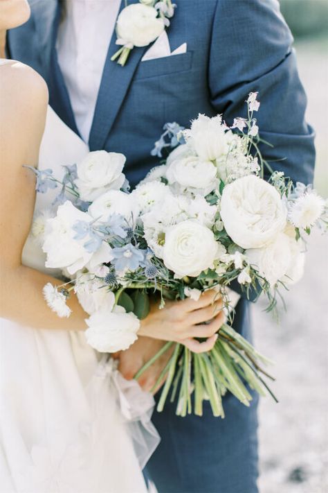 White And Light Blue Wedding Flowers, Yacht Club Wedding Decor, Yacht Wedding Decor, Blue Green Wedding, Young Wedding, Cape Wedding, Yacht Wedding, Madison Wedding, Yacht Club Wedding