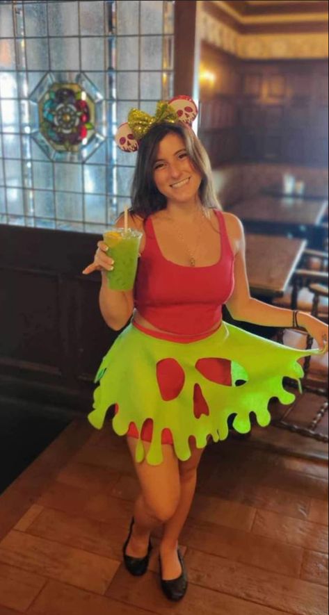 Apple Costume Diy, Poison Apple Costume, Boogie Bash Costumes, Disney Costumes For Women, Gym Costume, Rundisney Costumes, Homemade Costume Ideas, Simple Costumes, Disney Parks Outfits