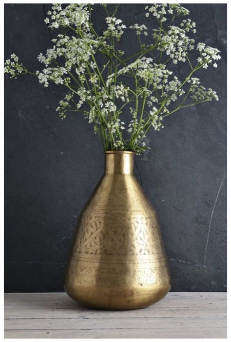 Brass Decor Indian, Indian Elements, Modern Flower Vase, Vintage Brass Decor, Mad About The House, Vase Tall, Vase Ideas, Brass Pot, Sala Grande