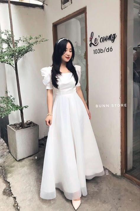 Wedding Frock Designs, Stylish Gowns, Debut Dresses, Confirmation Dresses, Wedding Frocks, Fancam Kpop, Dresses Princess, Gaun Fashion, Modest Dresses Casual