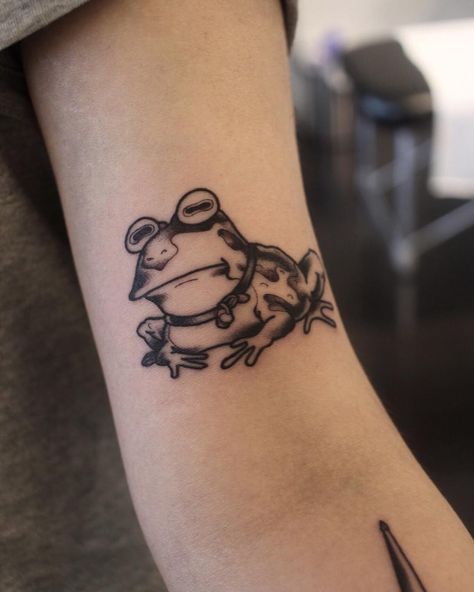 Hypno Toad Tattoo, Futurama Tattoo Ideas, Hypno Toad, Planet Express Ship, Futurama Tattoo, Tattoos 2024, Skin Paint, Calf Sleeve, Space Tattoo