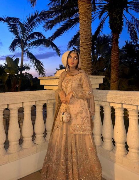 Wedding Lengha Pakistani, Lengha Hijab, Hijabi Lengha, Hijabi Lehenga Outfit, Hijabi Wedding Guest Outfit Pakistani, Modest Lengha, Hijab Assesories, Hijabi Lehenga, South Asian Dresses