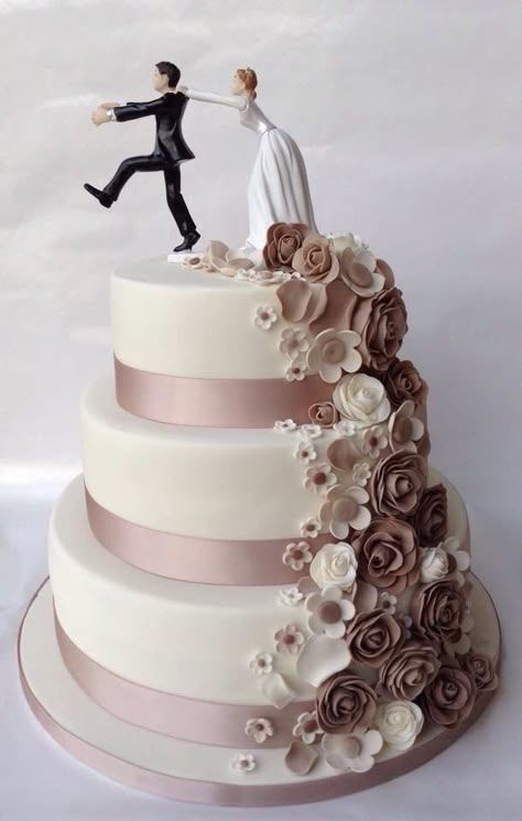 Golf Wedding Cake, Bridal Cake Topper, Vintage Pasta, Crazy Wedding Cakes, Funny Wedding Cakes, Funny Wedding Cake Toppers, Love Cake Topper, Groom Wedding Cakes, Amazing Wedding Cakes