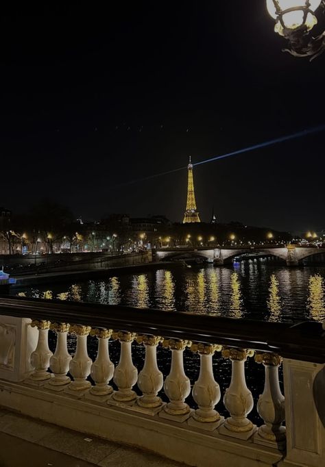 Paris Dark, Paris In December, Paris Rooms, Eiffel Tower At Night, Paris Vibes, Abstract Wallpaper Backgrounds, Night Background, Couples Vibe, Look At The Sky