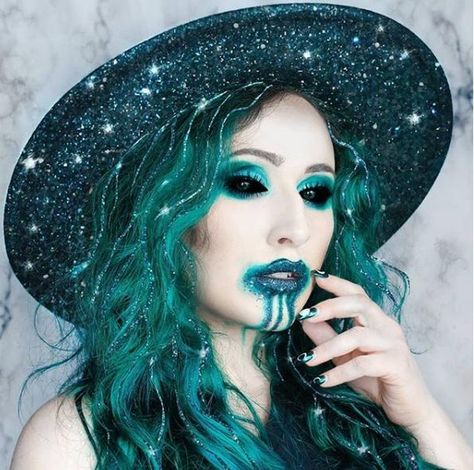 attitudeholland Create this beguiling sea-witch look with Lunar Tides dye in shade Cerulean Sea! 🌊 📸: @deathlyberry . . . #weareattitude #lunartideshair #hairinspo #instahair #alternativehair #bluehair #greenhair #hairdye Coven Makeup, Trials Aesthetic, Haunted Makeup, Kylie Photoshoot, Witchy Photoshoot, Makeup Witch, Cerulean Sea, Halloween Makeup Witch, Character Hair