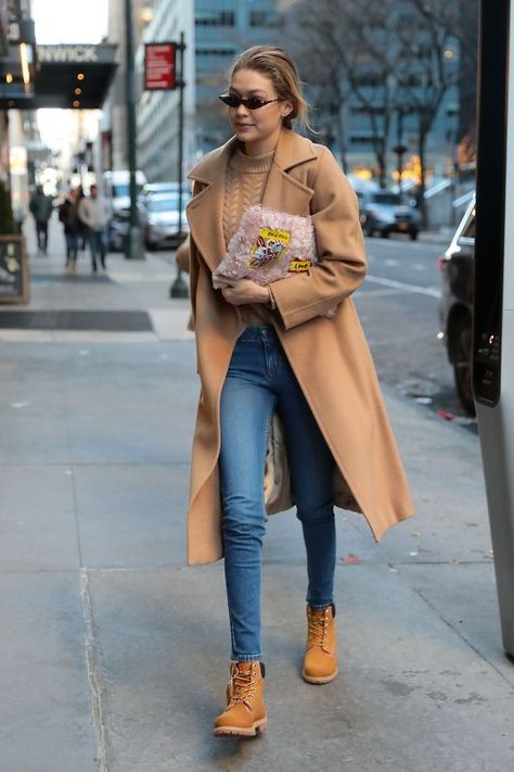 Timberland Boots Women Outfit, Gigi Hadid Dress, Timberland Outfits Women, Timberland Outfit, Timberland Boots Outfit, Timberland Boots Women, La Fashion, Autumn Outfit, Gigi Hadid