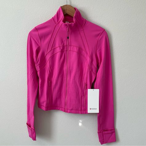 Nwt Lululemon Define Cropped Jacket *Nulu Sonic Pink Size 4 Lulu Align Jacket, Paisley Clothes, Lululemon Outfit Fashion, Cute Lululemon Outfits, Red And Black Jacket, Lululemon Sweater, Lululemon Hoodie, Lululemon Collection, Lululemon Define Jacket