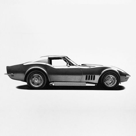 corvette 1967 Black And Off White Aesthetic, Silver Black Aesthetic, Classic Cars Sketch, Classic Cars Aesthetic, Cars Black And White, Outfits Aesthetic Fall, Fall Outfits Dresses, Car Black And White, Black And White Graphic Design