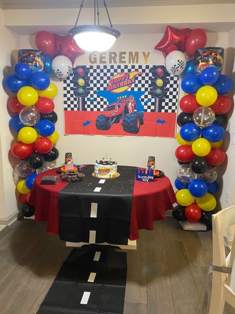 Blaze Birthday Party Ideas, Blaze Party Decorations, Blaze And The Monster Machines Centerpieces, Blaze And The Monster Machines Party Decoration, Blaze Monster Truck Party Ideas, Blaze And The Monster Machines Piñata, Blaze And The Monster Machines Birthday, Bolo Blaze, 70s Party Decorations