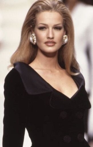 Karen Mulder, Models 90s, 90s Runway Fashion, Runway Fashion Couture, 90s Supermodels, 90s Models, 1990s Fashion, Top Models, 2000s Fashion