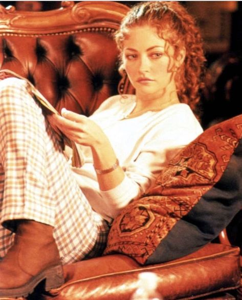 Urban Legend Movie, Urban Legend 1998, Iconic 90s Movies, Rebecca Gayheart, Urban Legend, Slasher Movies, Horror Movie Icons, 80s And 90s Fashion, 90s Movies