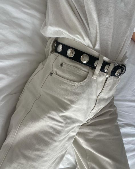 Studded Belt Outfit, Stud Outfits, Studded Belts, Travel Outfit Summer, Jean Trends, Studded Belt, Gen Z, Mode Inspo, Outfit Inspo Fall