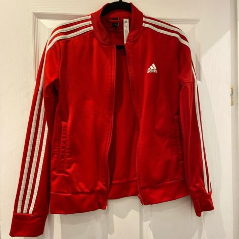 Red Adidas Jacket, Red Sweater Outfit, Tiktok Outfits, Clothing Boxes, Red Fits, Looks Street Style, Red Adidas, Cool Jackets, Nike Outfits