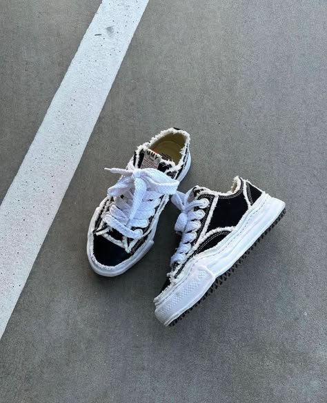 Mode Aesthetic, Pretty Sneakers, Design Streetwear, Maison Mihara Yasuhiro, Maison Mihara, Trendy Shoes Sneakers, Pretty Shoes Sneakers, Kicks Shoes, Shoes Outfit Fashion