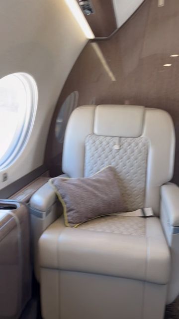 Private Jet Snap, Mens Aesthetic, Luxury Jets, Dubai Vacation, Men Stuff, Private Jets, Rich Lifestyle, Luxury Aesthetic, Pulp Art