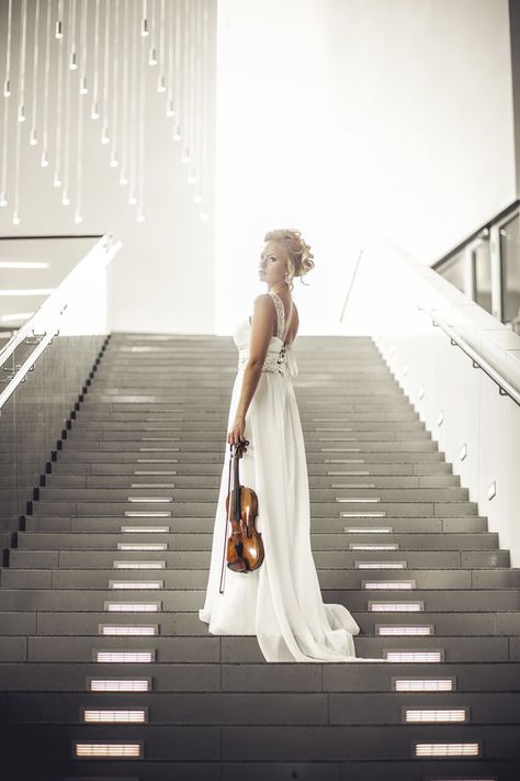 Violin Senior Pictures, Violinist Photography, Violin Pics, Cello Photography, Violin Photography, Band Photoshoot, Christian Photos, Musician Portraits, Musician Photography