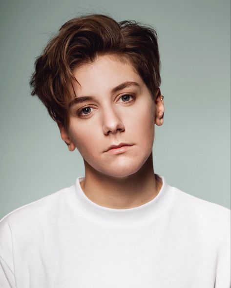 Sarah Keyworth, Masculine Women Haircut, Nonbinary Hair Short, Nonbinary Hairstyles, Short Hair Nonbinary, Androgynous Hair Short, Non Binary Haircuts Round Face, Nb Hair, 2025 Haircut