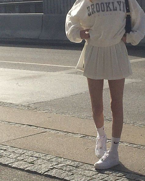 Trendy Outfits 2020, Tennis Outfits, Tennis Skirt Outfit, White Tennis Skirt, Teenage Outfits, Tokyo Street Fashion, Streetwear Mode, Tennis Skirts, Grunge Look