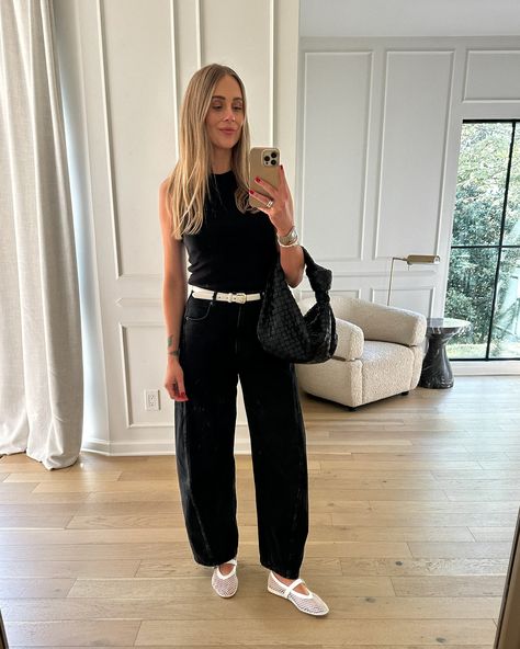 Black Jean Summer Outfit, Summer Black Jeans Outfit, Black Jeans Summer Outfit, White Flats Outfit, Black Flats Outfit, Black Jeans Summer, Jeans Summer Outfit, Outfit Black Jeans, Barrel Leg Jeans