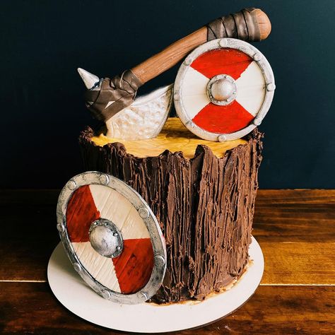 Viking Centerpieces, Viking Themed Birthday Party, Vikings Theme Party, Viking Cake Ideas For Men, Vikings Cake, Viking Birthday Cake, Viking Cake Ideas, Viking Birthday Party, Vikings Cake Ideas