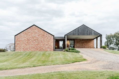 Passive House Architecture, Brick Farmhouse, Sustainable House Design, Passive House Design, Brick Houses, Off Grid House, Out Magazine, Passive Design, Modern Barn House