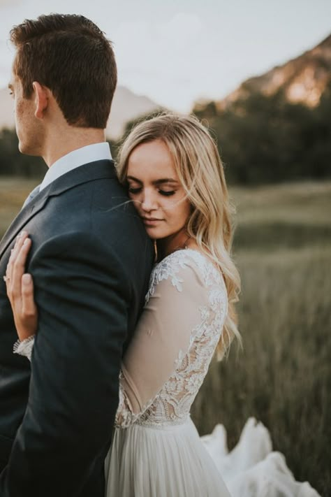 Wedding Portrait Poses, First Look Wedding, Wedding Photo Poses, Wedding First Look, Wedding Picture Poses, Wedding Photography Styles, Wedding Couple Poses, Wedding Picture Ideas, Wedding Pic