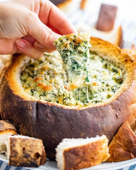 Artichoke Dip Bread, Dip Bread Bowl, Spinach Dip Bread Bowl, Pub Snacks, Bread Bowl Dip, Artichoke Bread, Hors Devours, Superbowl Food, Jo Cooks