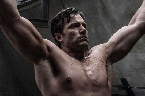 Ben Affleck's Batman workout and diet routine is nearly as involved as the uncut version of Justice League. Can you handle it? Ben Affleck Batman Workout, Batman Training, Batman Workout, Best Crossfit Workouts, Affleck Batman, Hero Workouts, Diet Routine, Ben Affleck Batman, Best Chest Workout