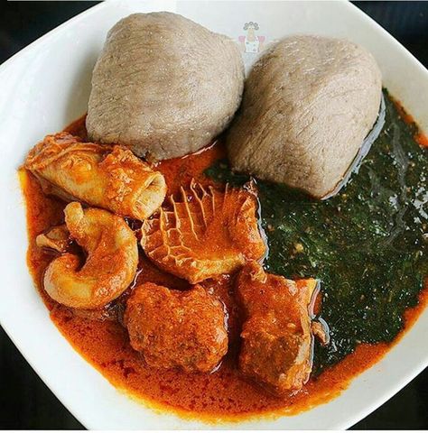 Amala and ewedu with orishirishi. Ugali Nyama, Ghana Foods, Nyama Choma, Nigerian Soup, Food Moodboard, Ghana Food, Ghanaian Food, African Recipes Nigerian Food, African Dishes