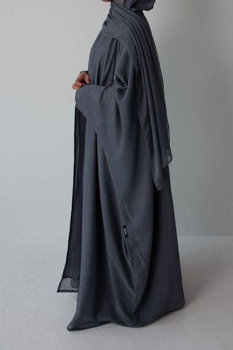 The color is very nice I order XXL and the highlights is exactly fit but the shoulder is quite wide the material is good Burkha Designs, Luxury Abaya, Hijab Model, Abaya Outfit, Kaftan Abaya, Open Abaya, Chiffon Hijab, Hijab Trends, Abaya Designs