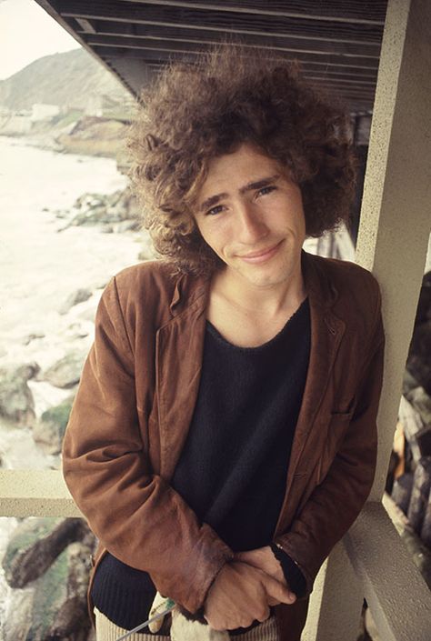 Singer and songwriter Tim Buckley poses for a portrait at his home on April 12, 1967 in Malibu, California. Happy 72nd Birthday, Tim Buckley, Nick Drake, Free Jazz, Jeff Buckley, Teenage Years, Movie Art, Guys And Girls, Santa Monica