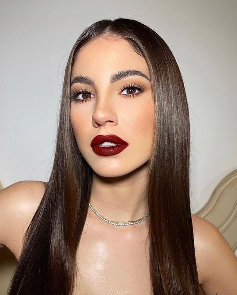 Trucco Glam, Bold Lipstick Makeup, Dark Lip Makeup, Burgundy Makeup Look, Red Lipstick Makeup Looks, Bold Lip Makeup, Nabla Cosmetics, Burgundy Makeup, Red Lips Makeup Look