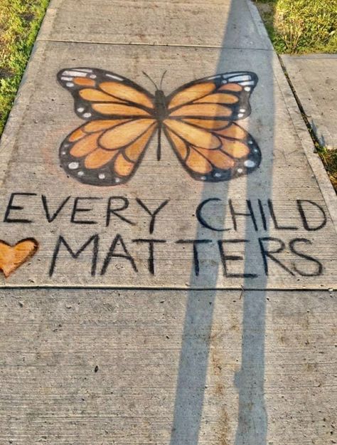 Street Chalk Art, Fun Chalk Art, Chalk Design, Sidewalk Chalk Art, Every Child Matters, Sidewalk Art, Chalk Drawings, Sidewalk Chalk, Art Contest